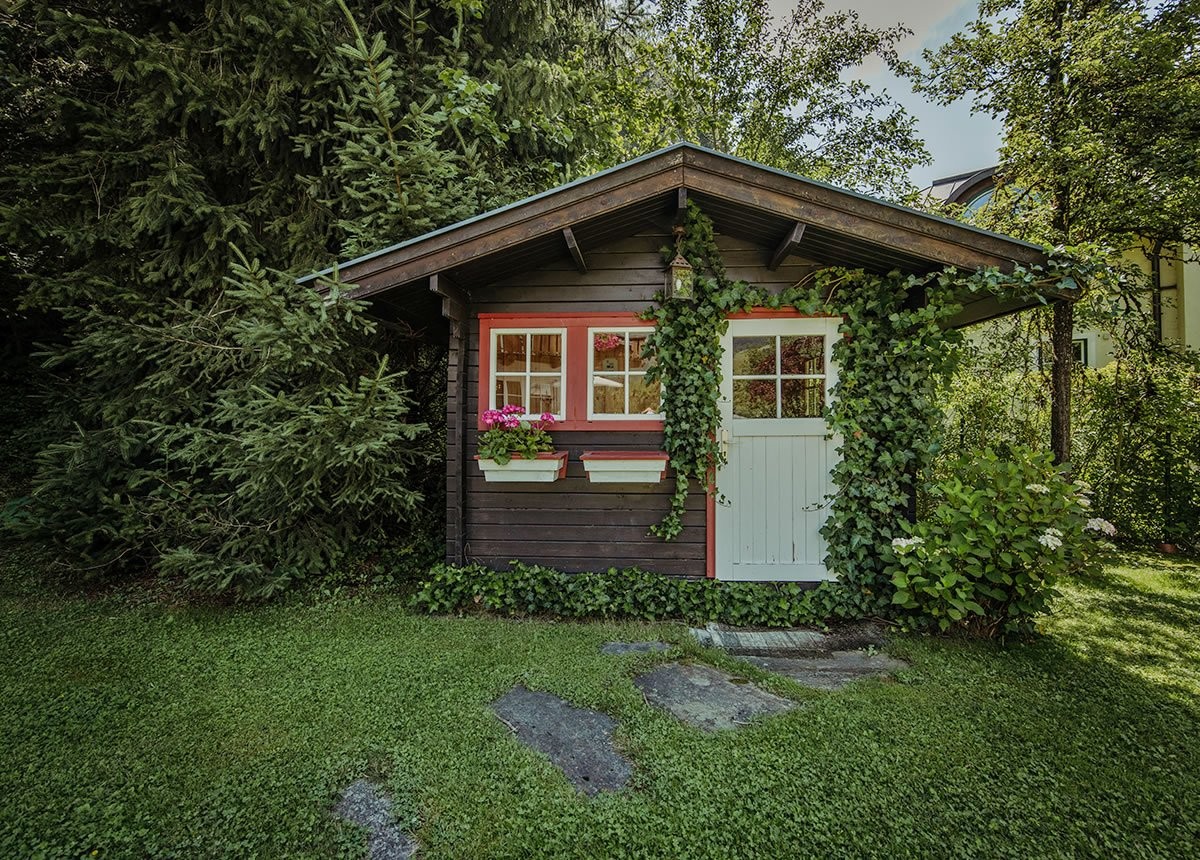 Blockhütte mit Sauna im Garten