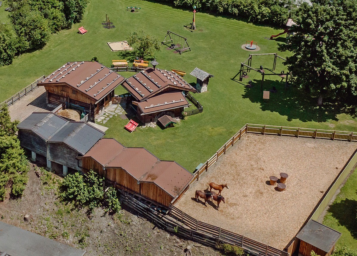 Hotelgelände von oben gesehen