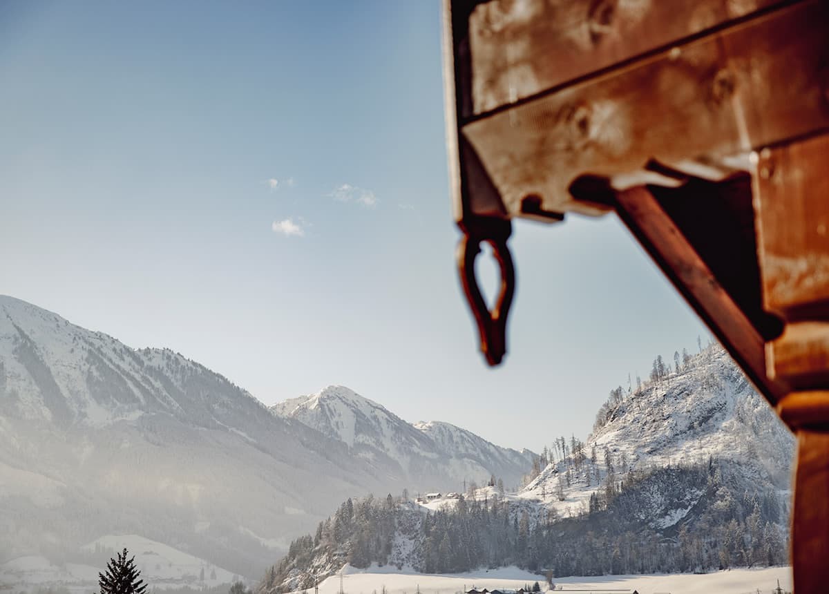 Blick auf die verschneite Bergwelt