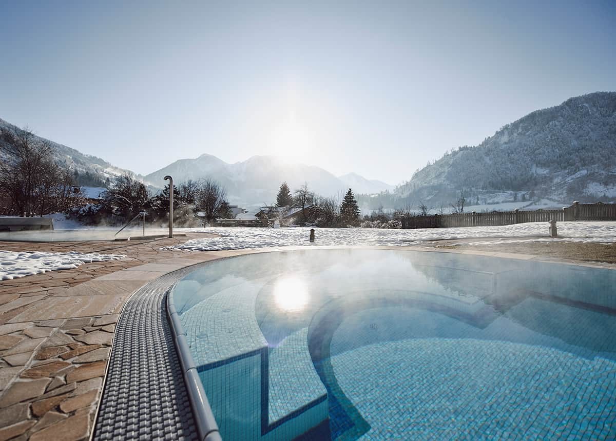 Beheiztes Freischwimmbad im Winter