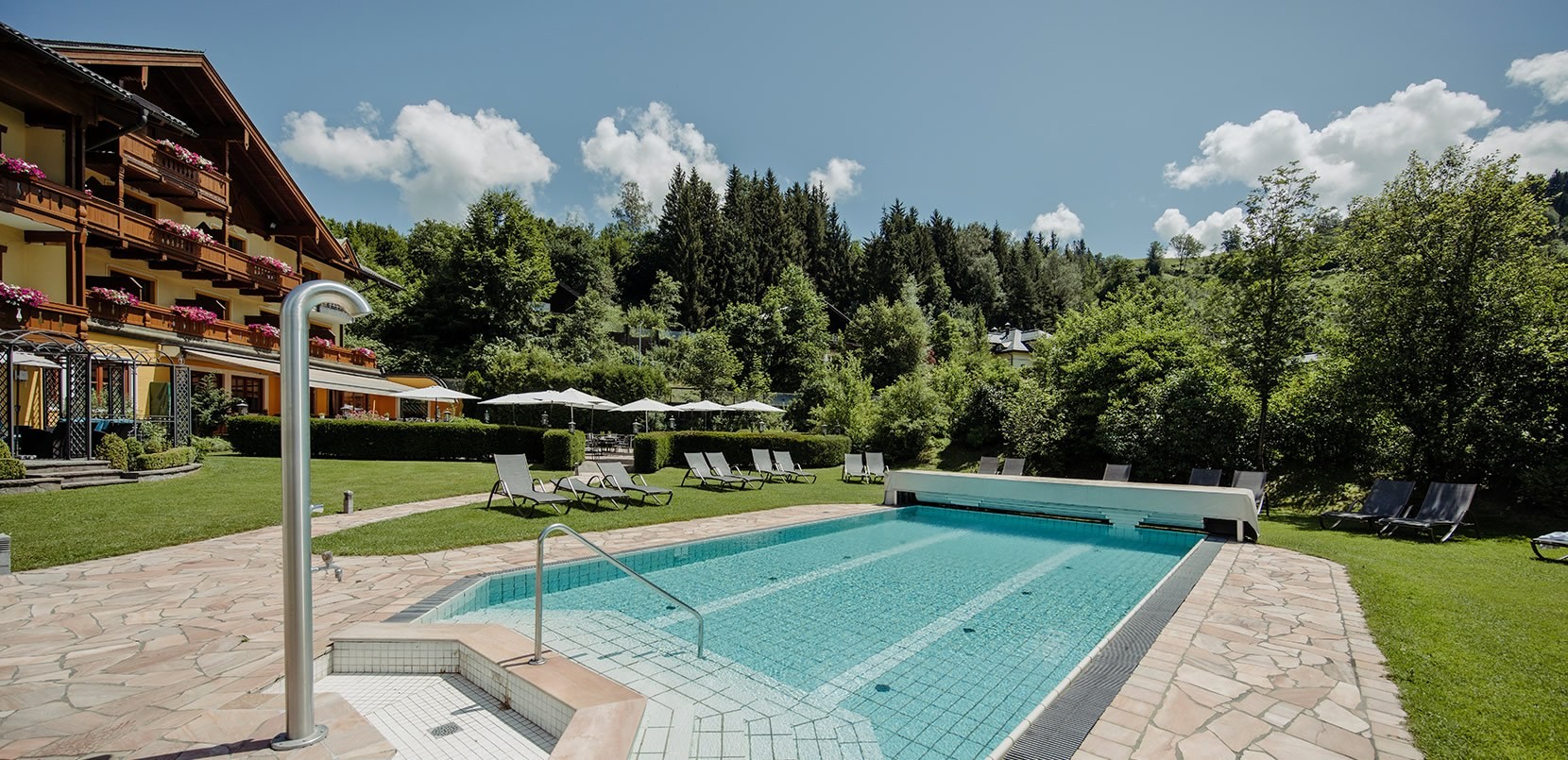 Hotel Lerch mit Schwimmbad in Top-Lage in St. Johann in Salzburg