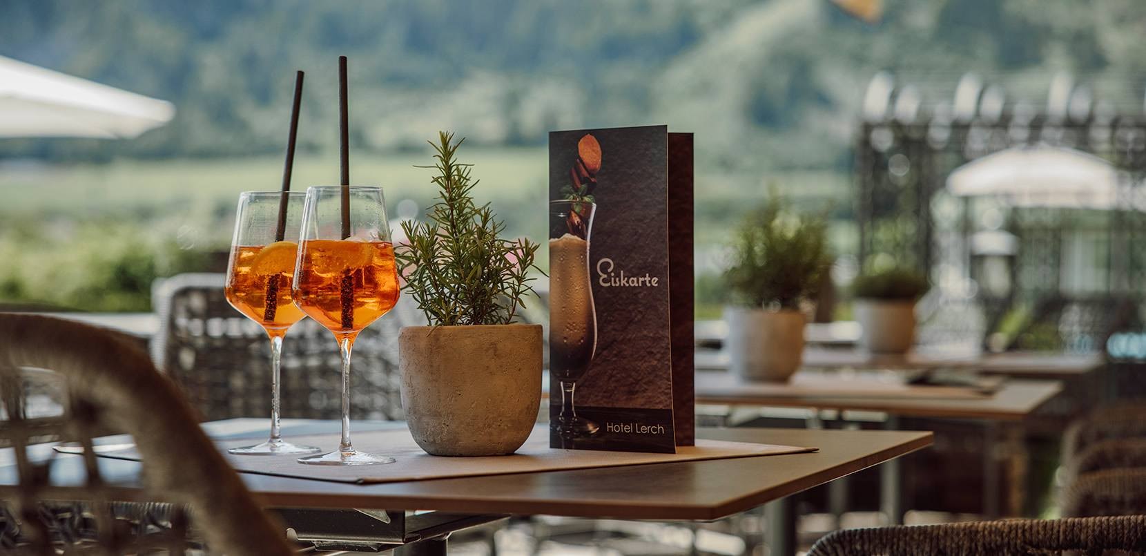 Gemütliche Stunden auf der Sonnenterrasse verbringen