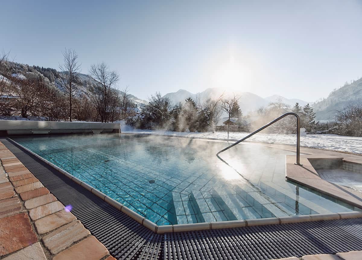 Beheiztes Freischwimmbad im Winter