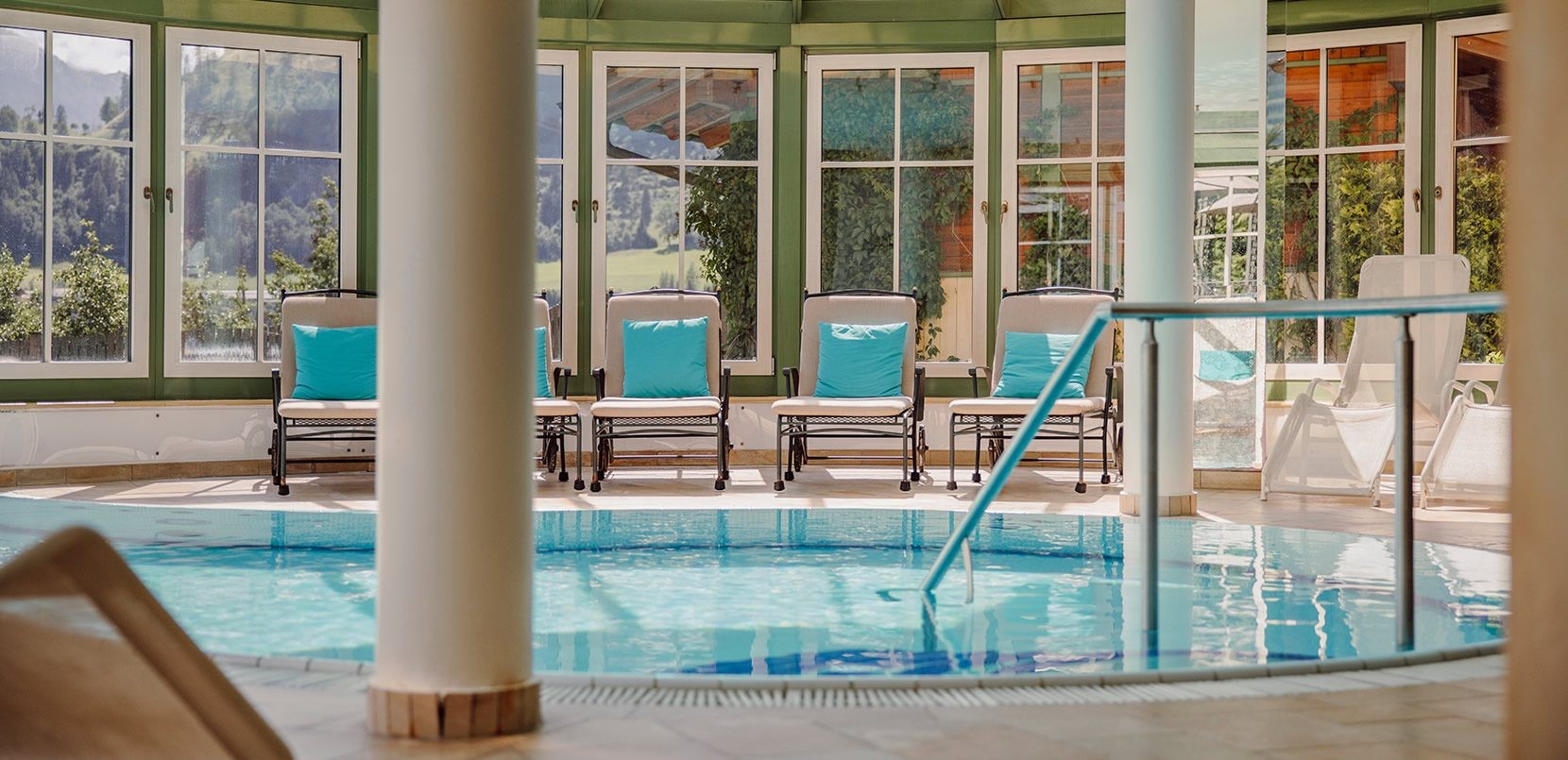 Hallenbad mit Inneneinstieg ins Freischwimmbad