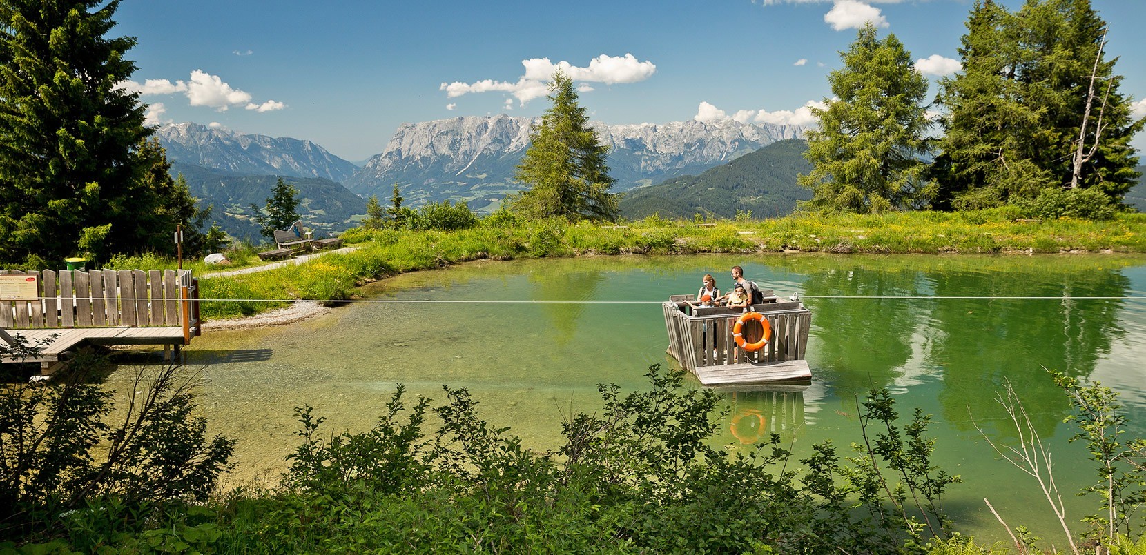 Fahrt mit der Fähre über den Speichersee am Geisterberg