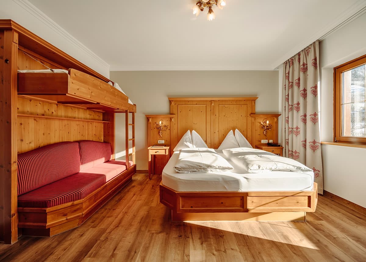 Vierbett- oder Dreibettzimmer