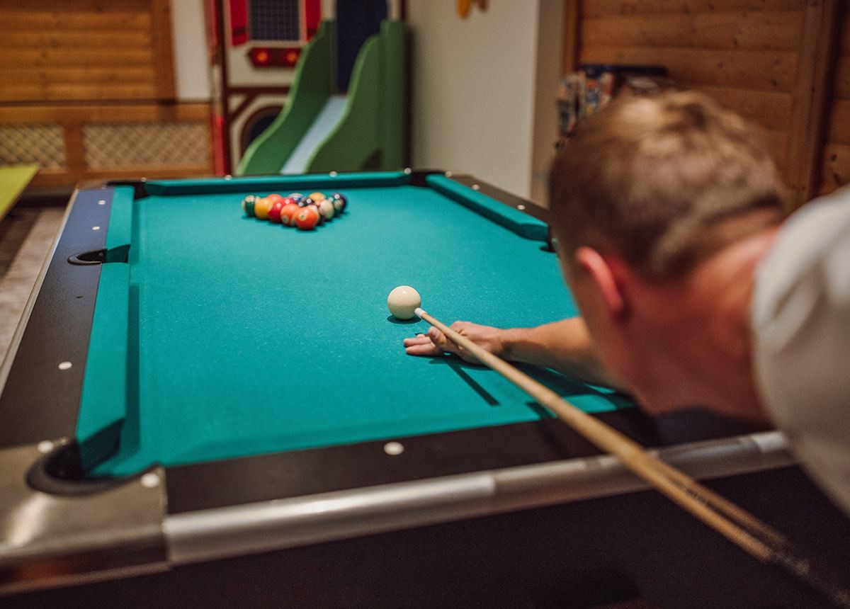 Billard spielen