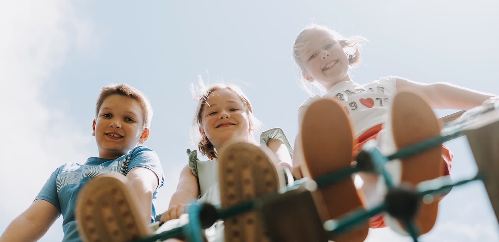 Kinder am Spielplatz