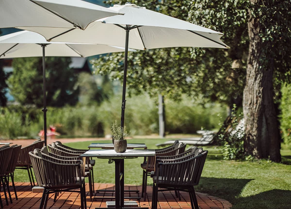 Sonnenterrasse und Garten