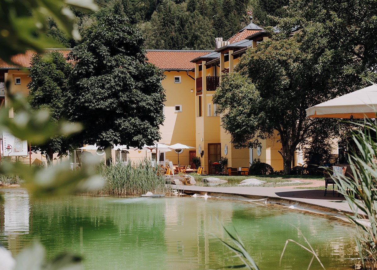 Schwimmteich in Lerchs Landhotel