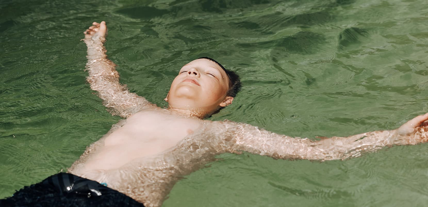 Schwimmen im Naturschwimmteich