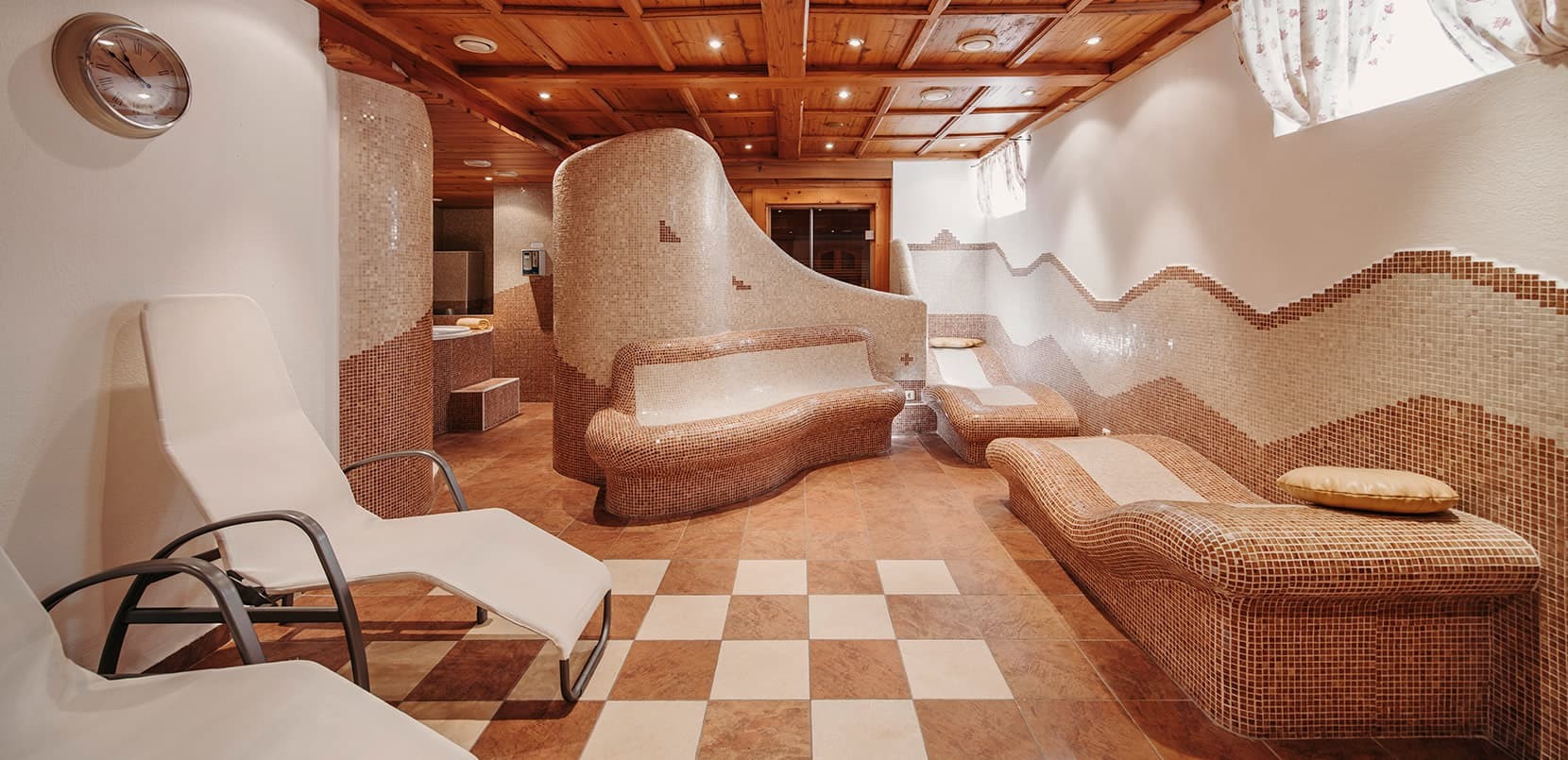 Ruhebereich mit Wärmebänke