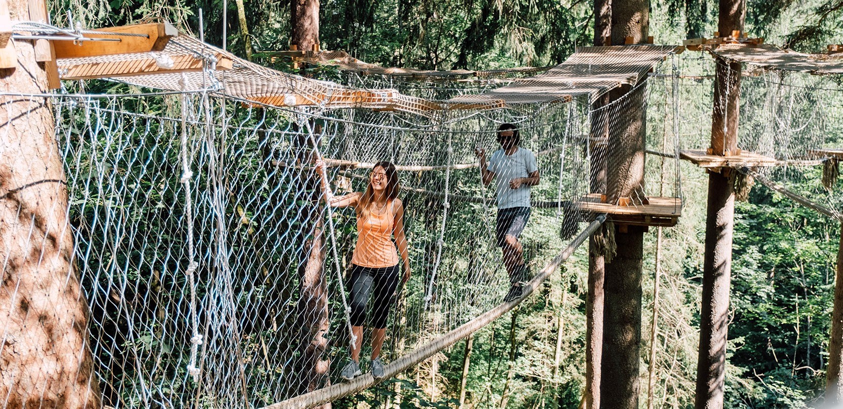 Klettern im Baumparcours am Hahnbaum in St. Johann in Salzburg