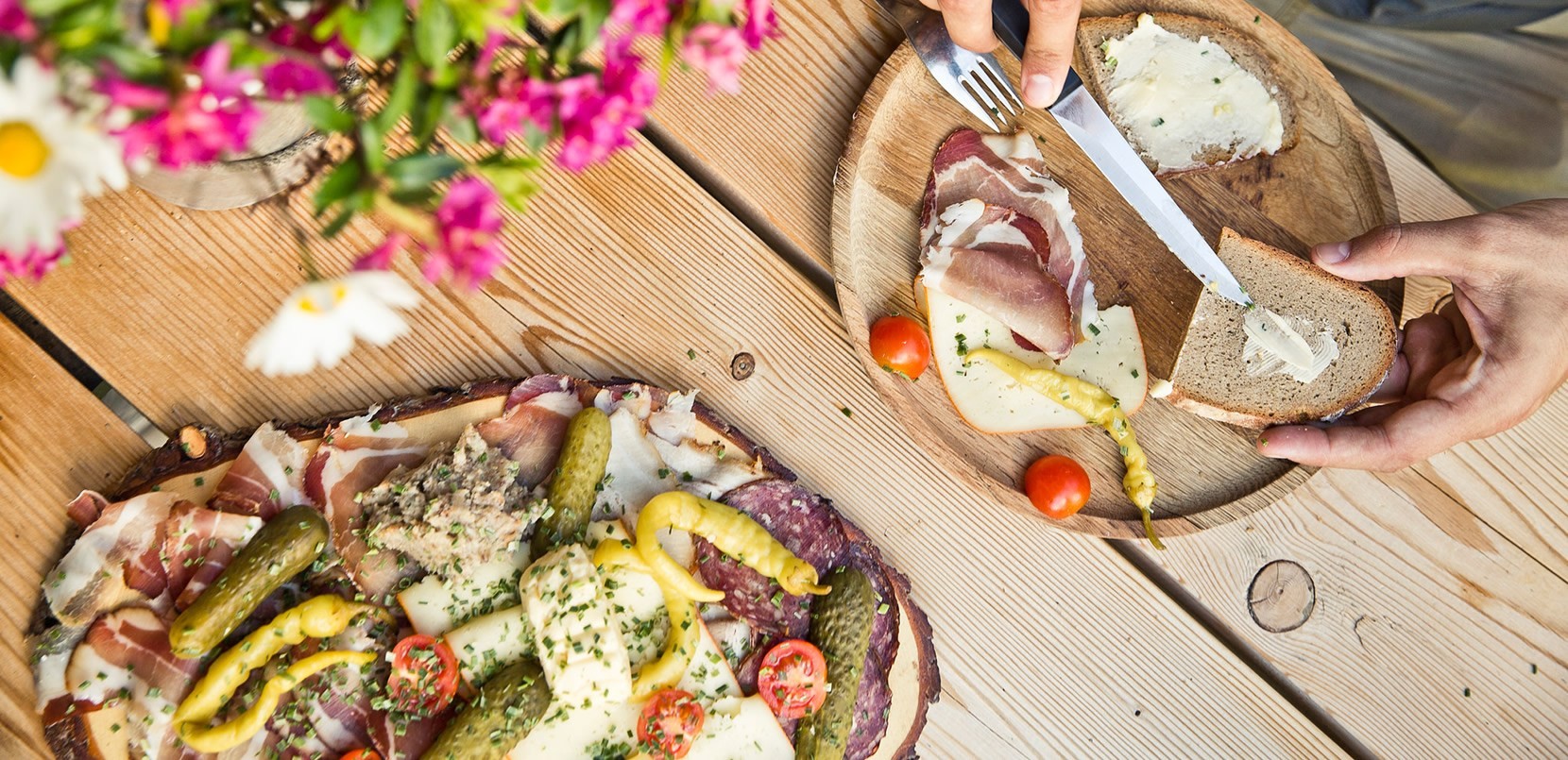 Almjause bei einer Einkehr in eine Almhütte