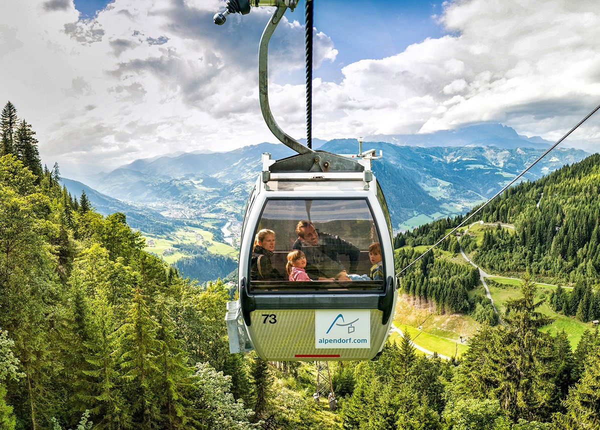 Fahrt mit der Alpendorf Gondelbahn
