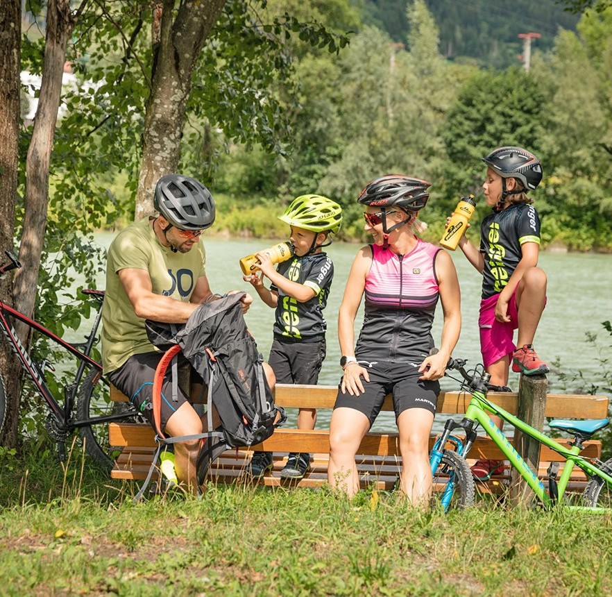 Radtour entlang des Salzachradweges mit der Familie