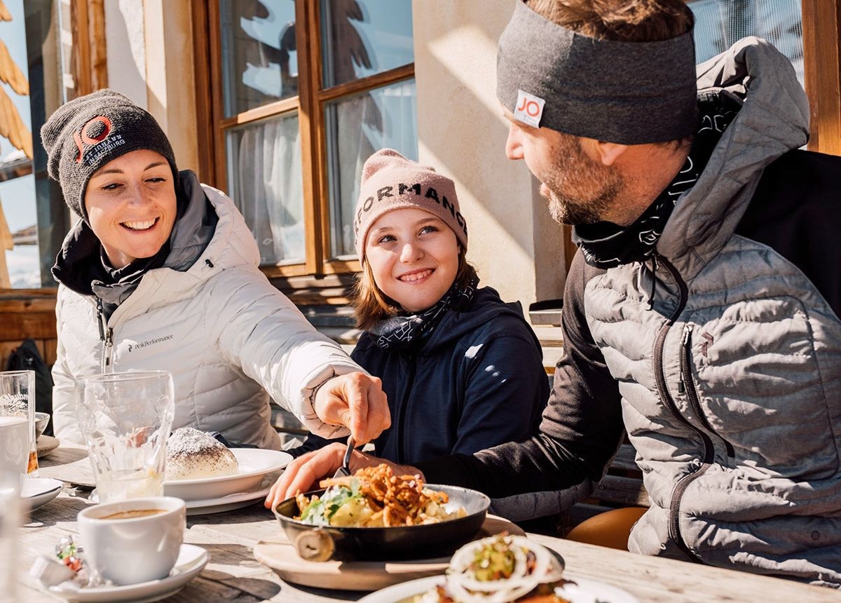Einkehr in eine Skihütte